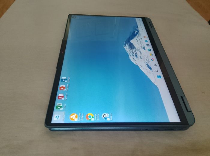 Lenovo ideapad Flex 5i 2 in 1 12th gen i3