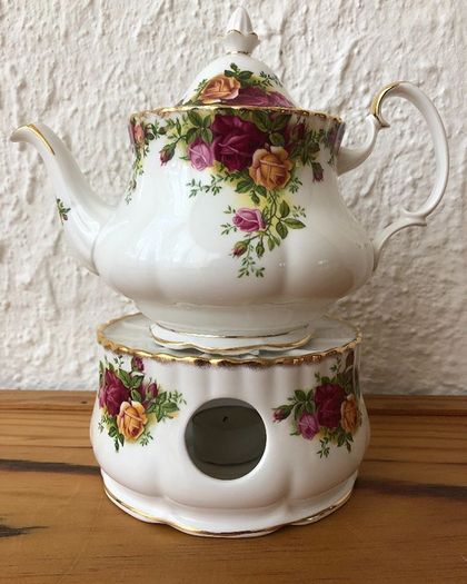 Rare Royal Albert Old Country Roses teapot and tea warmer