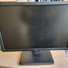 Dell monitors x2 19" with stands