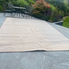 Large grey/beige rug 2.9m x 3.95m