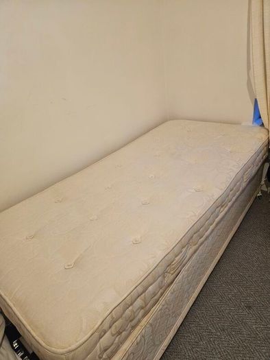 2 single beds