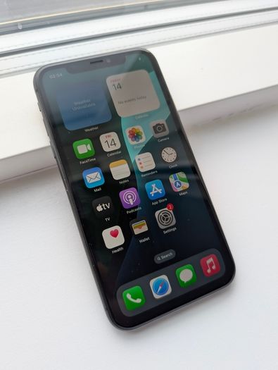 iPhone 11 - 64GB - Black - Unlocked (Excellent Condition + Spigen Case)