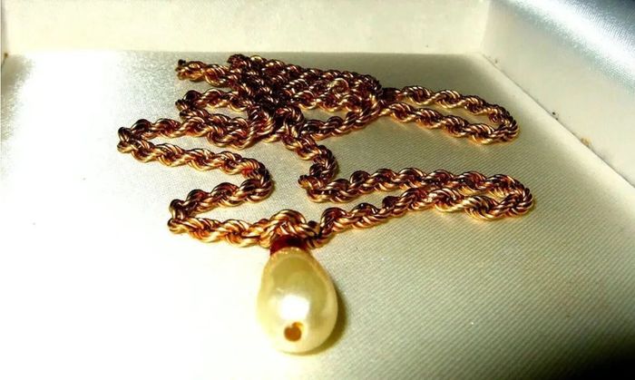 Vintage Hallmarked 'Rope' Chain & Teardrop Pendant