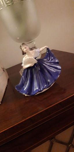 Beautiful Vintage 1979 Royal Doulton " ELAINE" Figurine