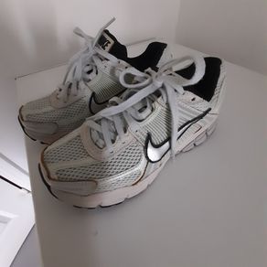 Nike Vomero 5