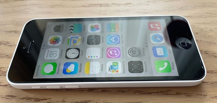Iphone 5c with factory ios 7.0.6 !! Rare !!