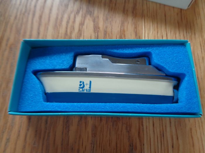 Vintage "Sankei" Boat Vintage Lighter for Sale
