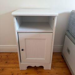 White bedside locker EUR 20