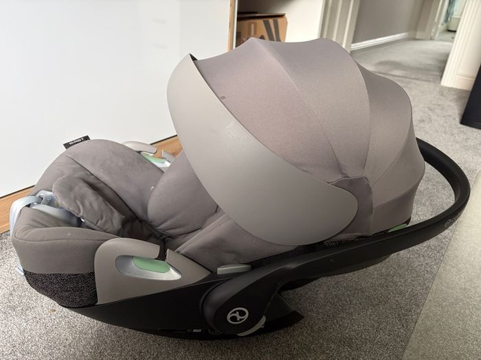 Cybex Cloud T I Size Car Seat & Base Bundle