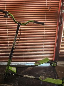 Y Fliker 3-wheel swing scootor (nice condition)