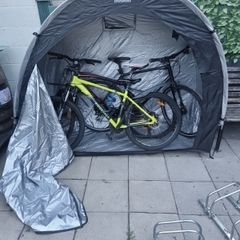 Bike tent holds 3 bikes