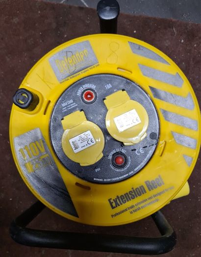 Defender Light Industrial Cable Reel 25 Metres - 16A 2 Way 1.5mm 110V