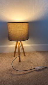 Mini wooden tripod table lamp