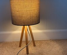 Mini wooden tripod table lamp