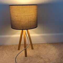 Mini wooden tripod table lamp