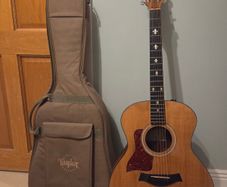 Taylor 114ELH  Left hand electro Acoustic with Taylor bag