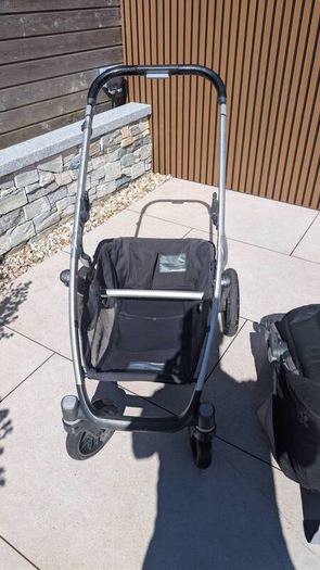 Travel system uppa baby vista, stroller, bassonet plus car seat and base