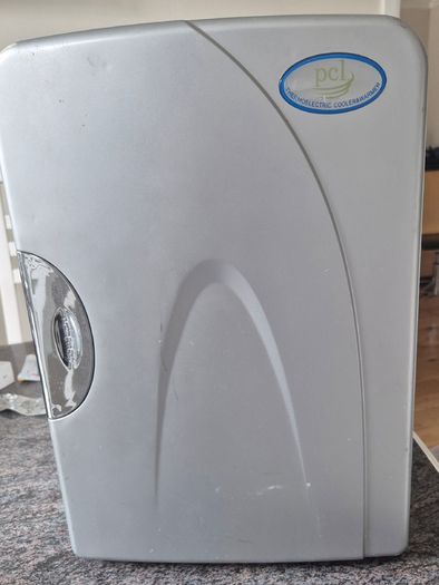 Mini Fridge ( Cooler & warmer )