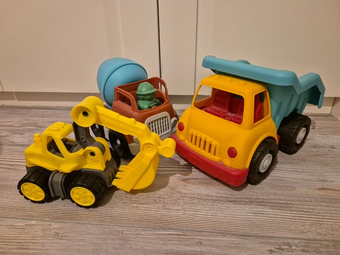 Bulky kids cars