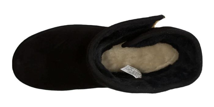 uggs Genuine brand new in their box never worn unwanted gift cost over 200 will sell for 110 euro
