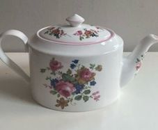 Fabulous Royal Albert Astbury  pattern tea pot