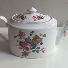 Fabulous Royal Albert Astbury  pattern tea pot