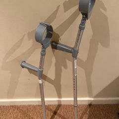 crutches adjustable