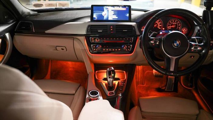 2016 Bmw 3-series 330e High Spec, low kms