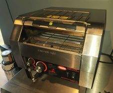 Conveyer toaster