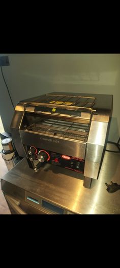 Conveyer toaster
