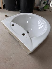Bathroom sink