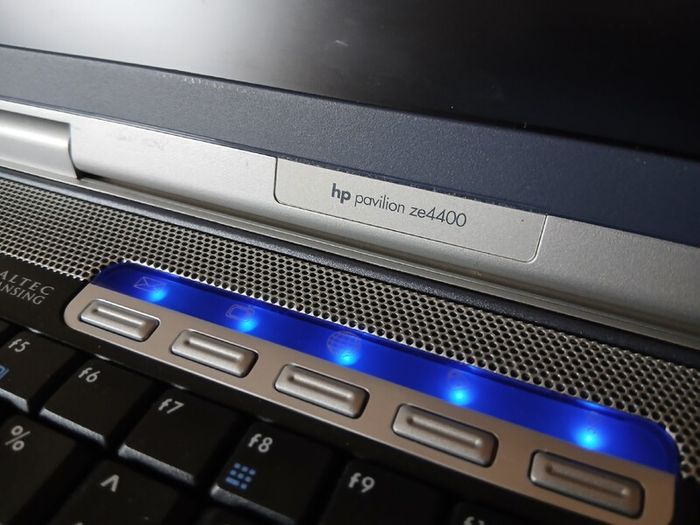 HP Pavilion ze4400 Retro XP Laptop Working