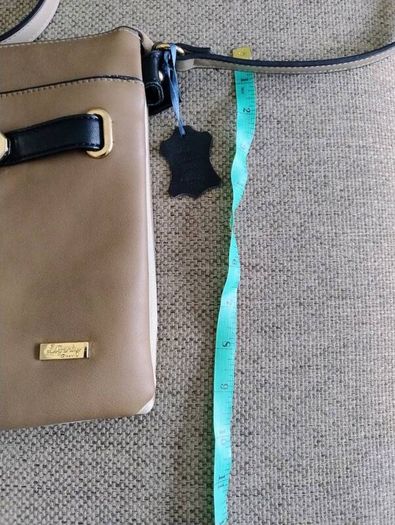 Liberty by Gionni genuine leather handbag in very good condition with lots of pockets zipped closures and adjustable shoulder strap one small mark see fourth last photo and see last three photos for exact measurements FREE TRACKED POSTAGE INCLUDED