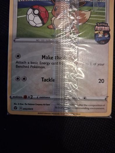 Pokemon Card : Eevee on the ball 002