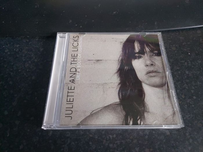 Juliette and the Licks