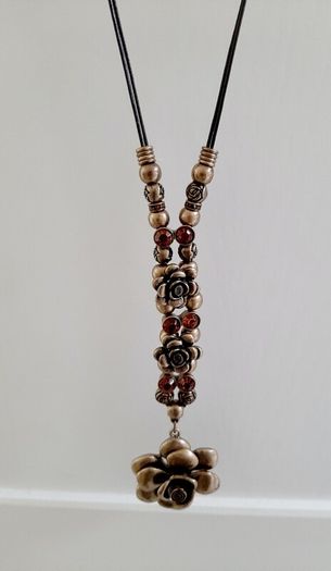 'Rock and Roses' necklace