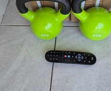 brand new 2x8kilo cast iron kettlebells