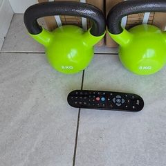 brand new 2x8kilo cast iron kettlebells