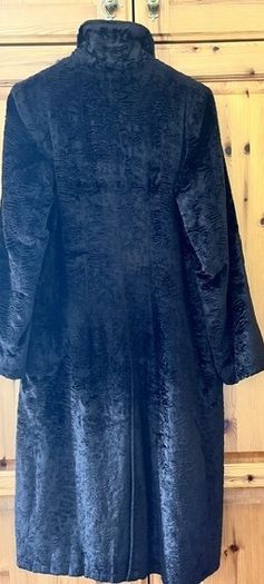 Per Una Marks & Spencer Long Velvety Sherpa Style Long Ladies Coat. In Very Good Condition. Made In Italy. Dark brown. Size Medium