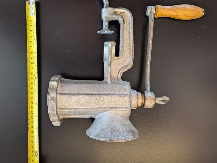 No 10 Manual Meat Mincer Cast Metal Table Clamp Grinder Complete Rustic