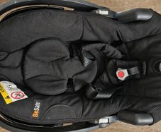 BeSafe iZi Go Modular baby car seat + iZi Modular ISOFIX base for sale.