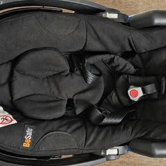 BeSafe iZi Go Modular baby car seat + iZi Modular ISOFIX base for sale.