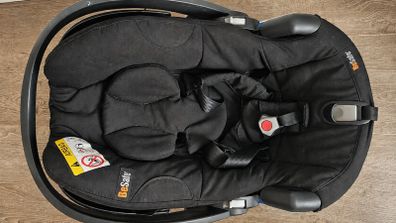 BeSafe iZi Go Modular baby car seat + iZi Modular ISOFIX base for sale.