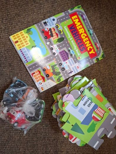 City puzzles, activity book, 6 vehicles