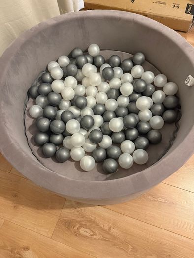 Baby ballpit