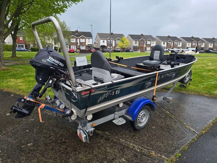 Boat "Lund 16ft Predator fishing boat with Livescope LVS32"