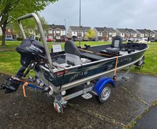 Boat "Lund 16ft Predator fishing boat with Livescope LVS32"