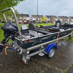Boat "Lund 16ft Predator fishing boat with Livescope LVS32"