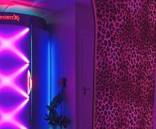 IXtreme v58 Tanning bed with vibro plate With manufacturer warranty