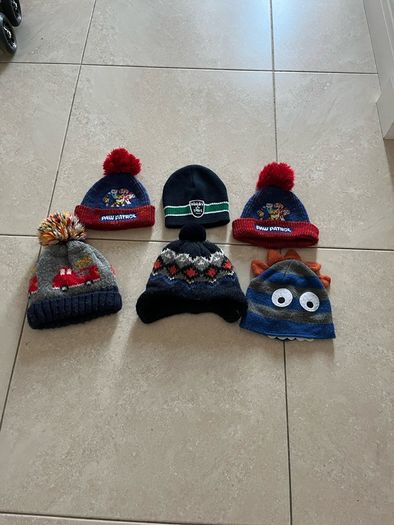 Winter hats x6
